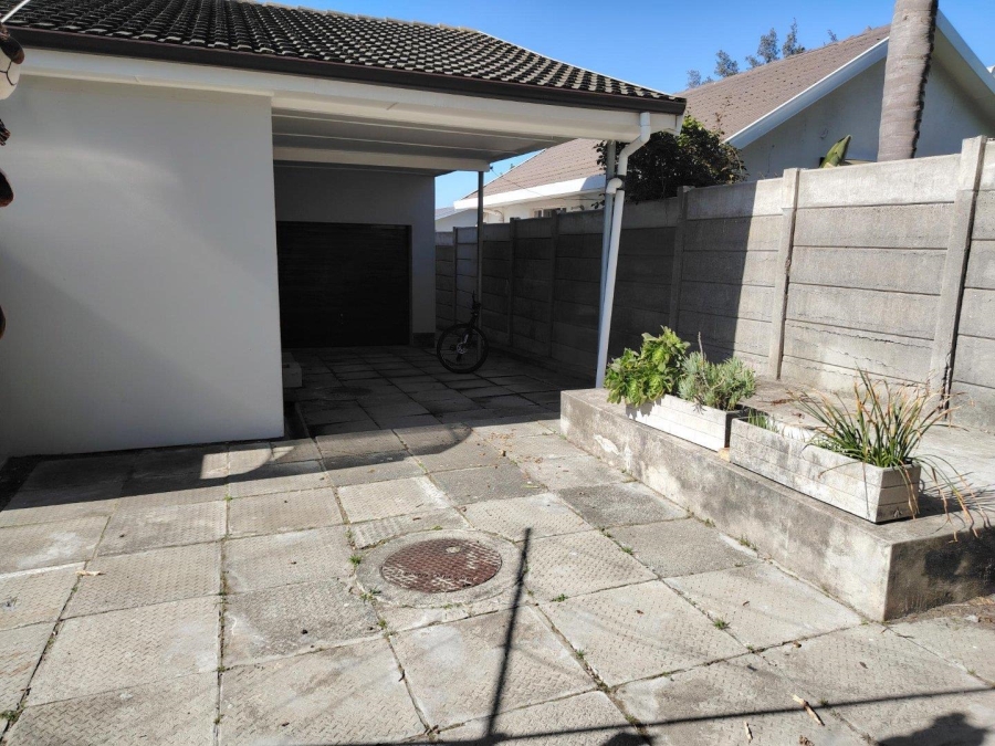 To Let 4 Bedroom Property for Rent in Stellenberg Western Cape